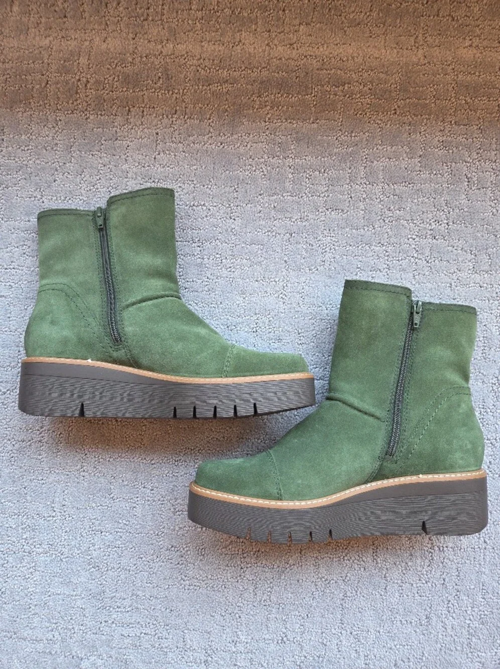Naturalizer Wylie Green Suede Platform Ankle Boots